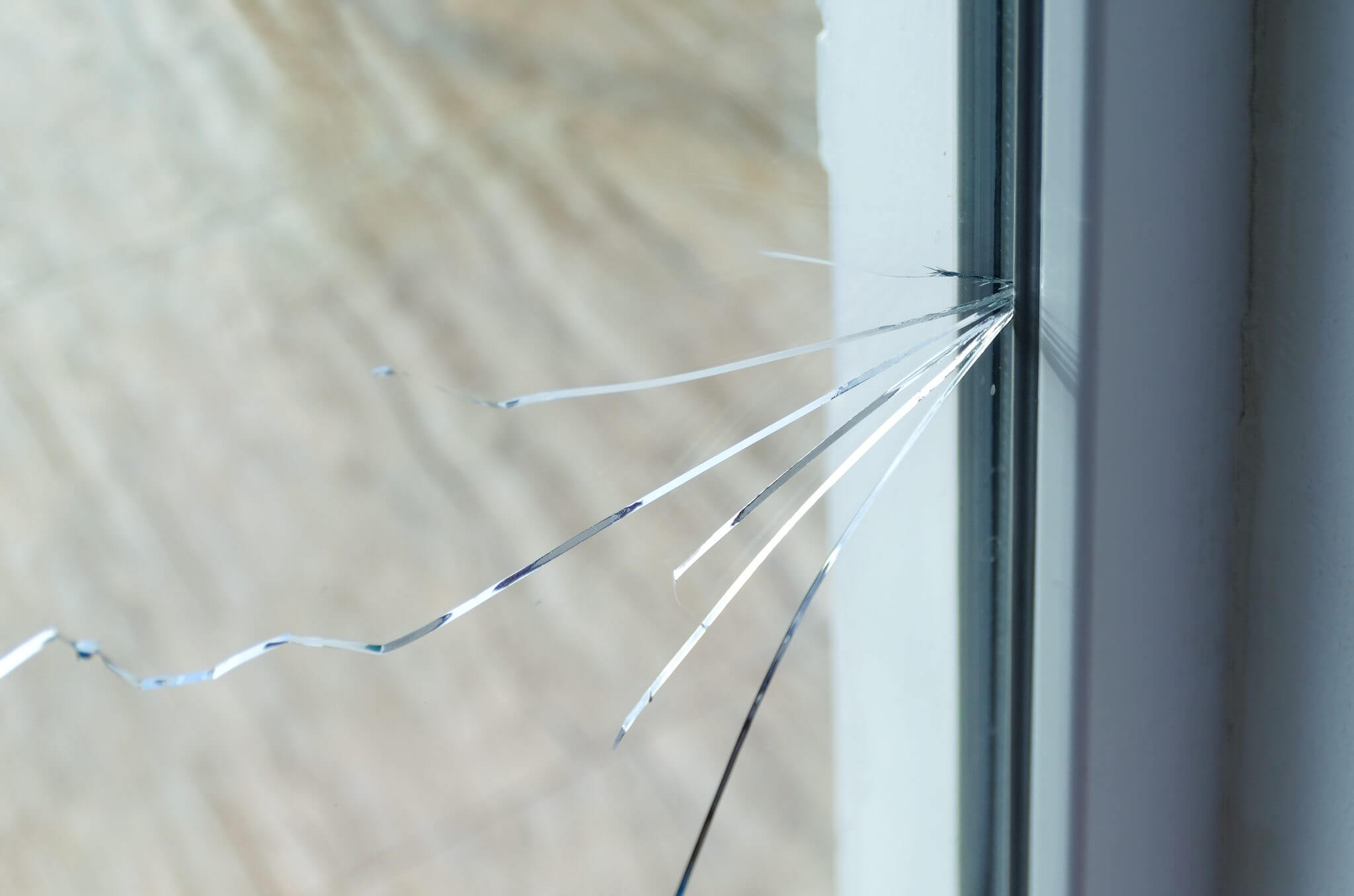 Thermal stress causing crack in glass